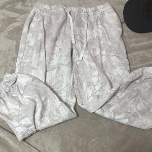 Hollister Women’s Light Gray Camouflage Joggers